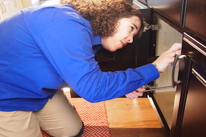 A pest professional performing an inspection